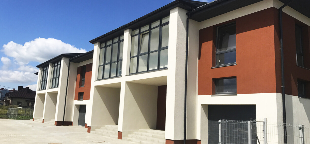 Новобудова має такий вигляд. Фактично на чотири квартири. Фото із сайту «Стоград»