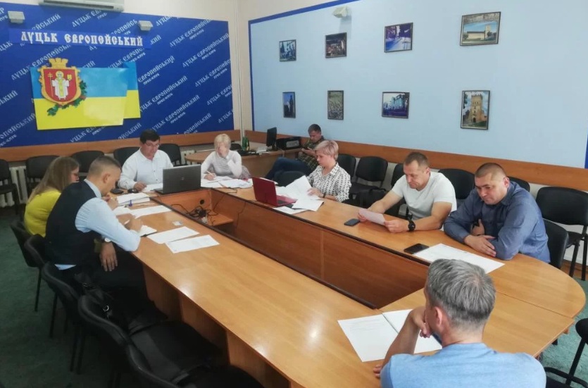 14 липня вдалося зібрати кворум на засідання комісії міської ради щодо перейменування. Більшу частину пропозицій щодо нових назв вони «перекинули» на опрацювання іншому органу – робочій групі. Фото автора