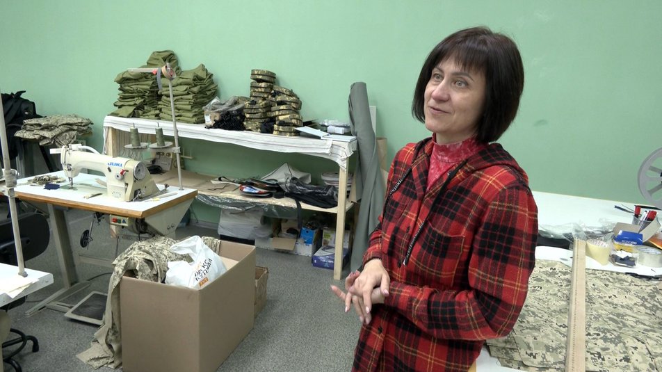 Працівниця цеху з виробництва турнікетів Наталія Мурашова. Суспільне Луцьк