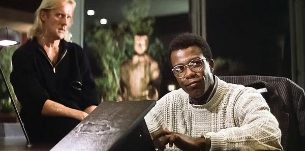 Кларенс Гільярд-молодший у ролі Тео у бойовику "Міцний горішок"