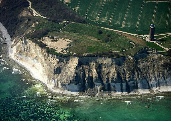 Частково знищене Балтикою городище середньовічного слов'янського міста Аркона на острові Рюген (Руян). Федеральна земля Мекленбург-Передня Померанія, Німеччина