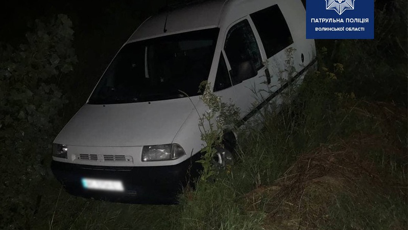 Відпочивав у кюветі: на Волині правоохоронці зловили трьох нетверезих водіїв