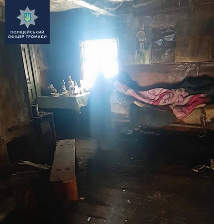 Врятували дідуся який без грошей і допомоги жив в розваленій хаті