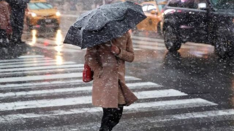 Опади, місцями ожеледиця та сильний вітер: прогноз погоди на 26 січня