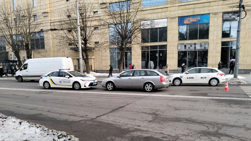 У Луцьку на переході збили чоловіка