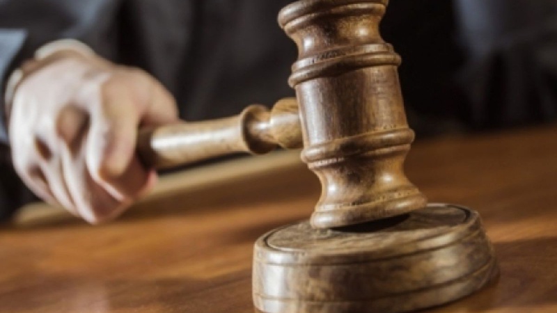 На Волині судили матір за аморальний спосіб життя доньки