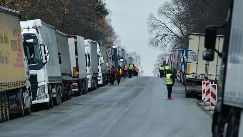 Польські фермери анонсували повну блокаду українських перевезень