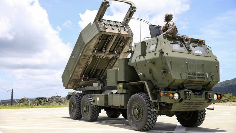 За наводкою партизан: базу бронетехніки рф в окупованому Первомайську на Луганщині уразив HIMARS