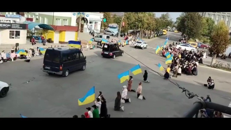 Полеглого Героя Сергія Денисюка на Волині зустріли навколішки