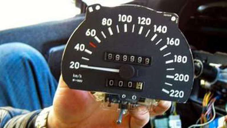 За скручений пробіг автомобіля пропонують штрафувати на 34 000 гривень