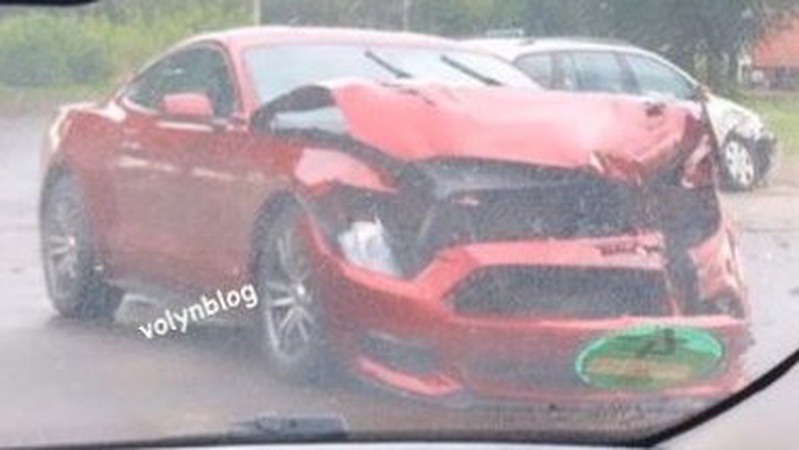 У Луцьку в ДТП на Боженка потрощили «круту» автівку