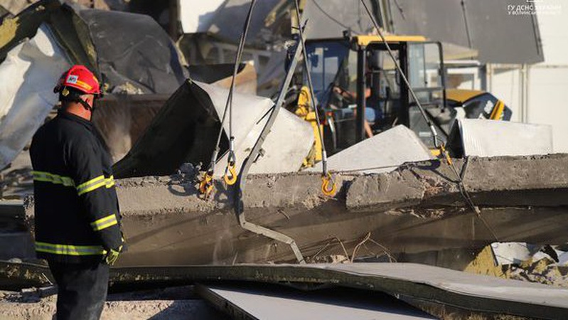 Волинські рятувальники ліквідували наслідки ворожого обстрілу