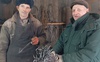 Кують перемогу у кузні: двоє волинян виготовляють металеві скоби для укріплення бліндажів