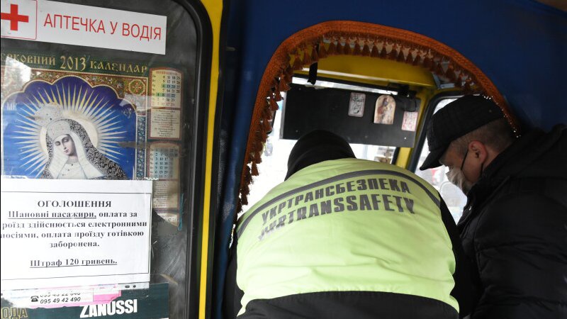 «Абсурдно», – адвокат про залучення до контролю оплати проїзду у Луцьку Укртрансбезпеки