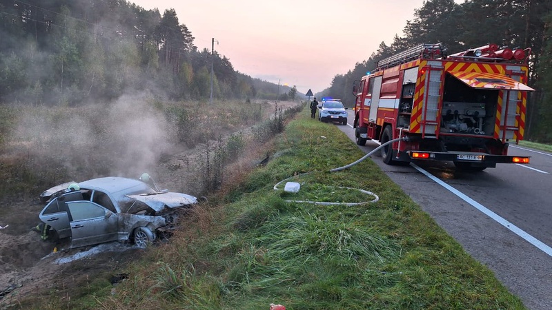 На Волині авто злетіло у кювет і загорілося