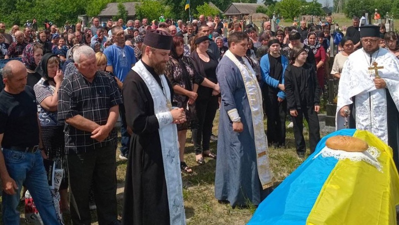 На вічний спочинок додому повернувся Герой з Волині Олександр Пугач