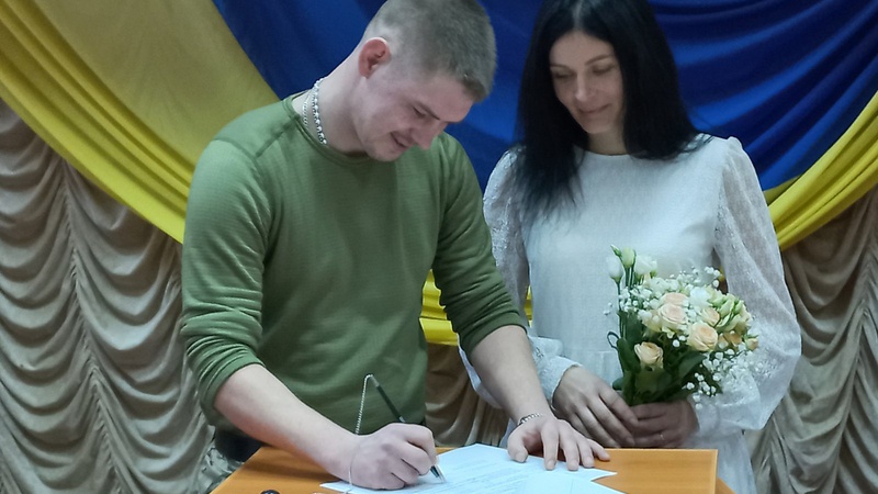 На Волині військовослужбовець одружився під час своєї короткої відпустки