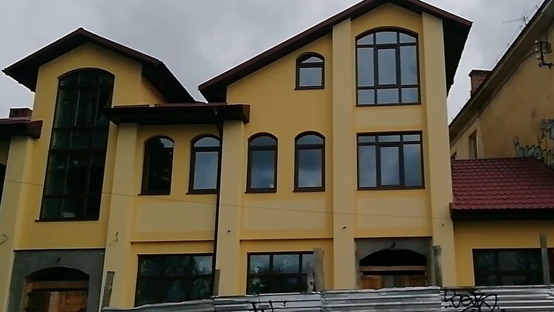 У Луцьку в Старому місті збудували ресторан. ФОТО. ВІДЕО