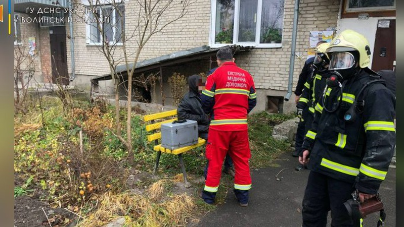 У Володимирі в підвалі триповерхівки ледь не згорів 60-річний безхатько
