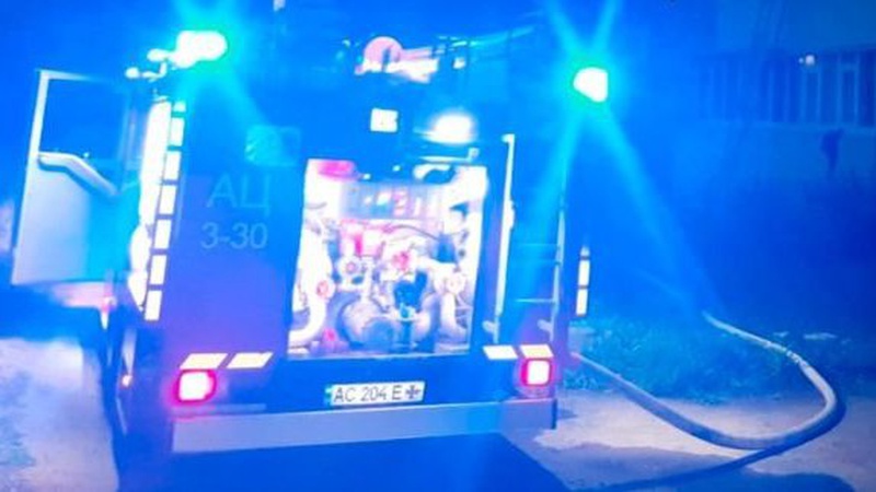 Рятувальники розповіли деталі пожежі квартири у Луцьку, в якій були заблоковані жінка з дітьми