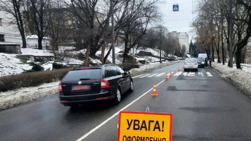 У Луцьку легковик збив неповнолітнього хлопця на переході