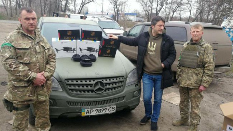 Волинським тероборонівцям, що воюють на Сході, Притула передав обладнання на суму майже мільйон гривень