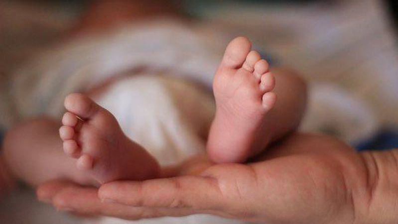 В Україні збільшать виплати при народженні дитини: коли та скільки отримають батьки