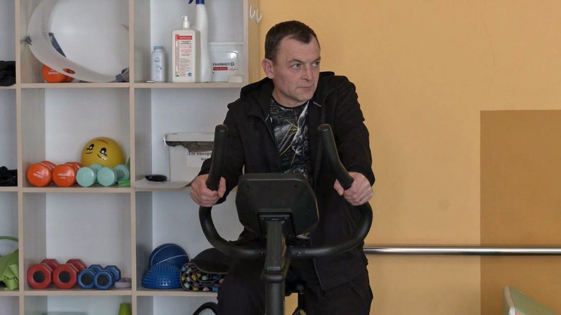 У Луцьку бійців заново вчать ходити після поранень на передовій