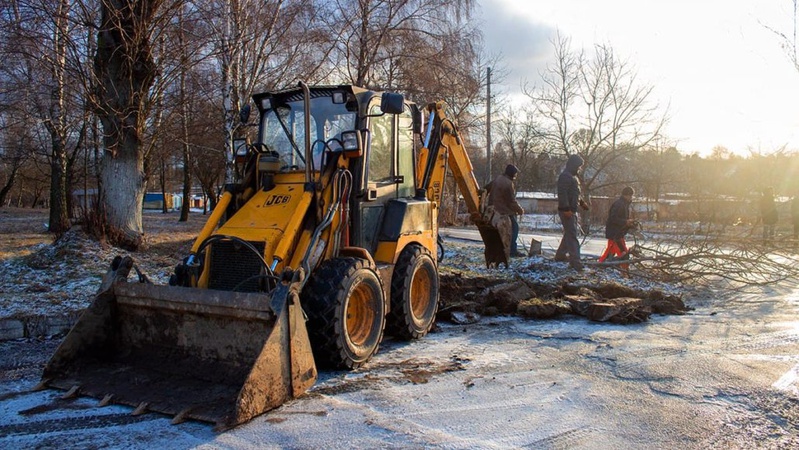 Біля міського озера у Нововолинську розпочалися роботи з реконструкції парку