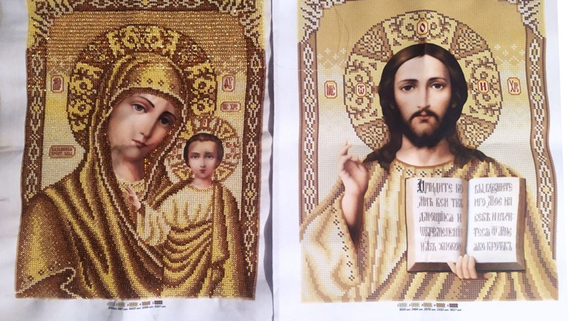 Волинський нацгвардієць вишиває бісером ікони. ФОТО