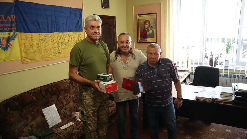 200 тисяч для ЗСУ: волиняни передали бійцям тероборони гроші на оптику