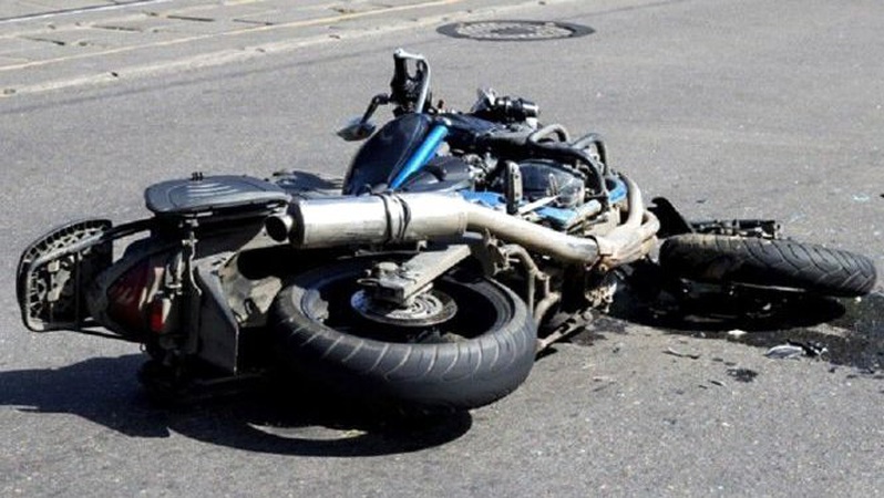 Аварія за участю двох мотоциклістів: 17-річного водія забрали в лікарню