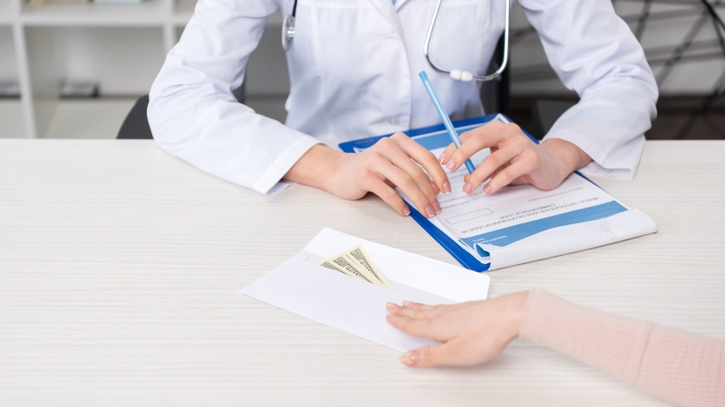 У Луцьку судять лікарку, яка робили з чоловіків «інвалідів»