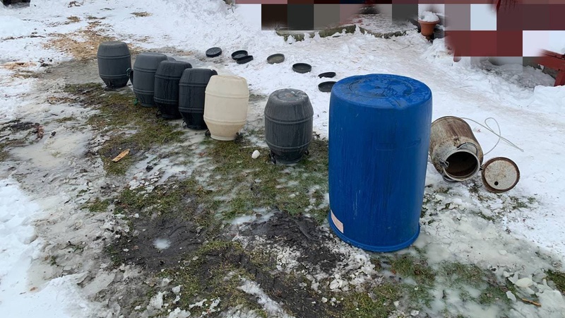 У селі на Волині правоохоронці знищили 600 літрів самогону