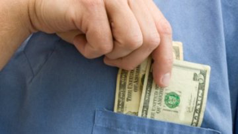 Психіатра з Волині оштрафували на 34 тисячі за виманювання грошей в ухилянта