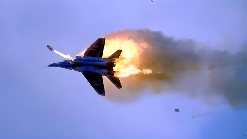 Мінус 2 літаки, 4 гелікоптери, 690 окупантів: бойові втрати ворога за добу