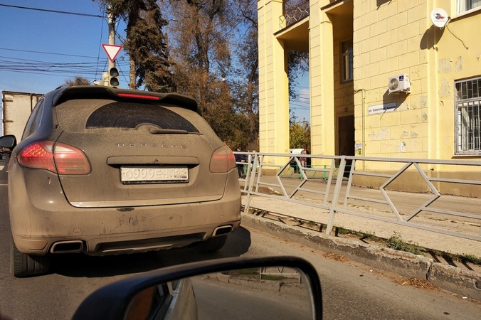 Лучанина декілька років штрафують за те, що на його авто не видно номерів