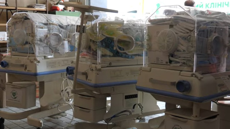 Інкубаційні ліжка, засоби гігієни та медичні розхідники: медзаклади Волині відвідали благодійники