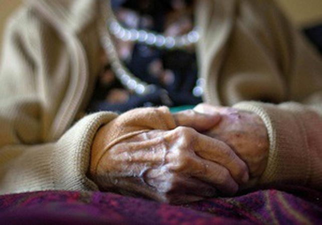 Лучанка викликала поліцію, аби перевірили, чи жива її сусідка, яка лежить посеред квартири