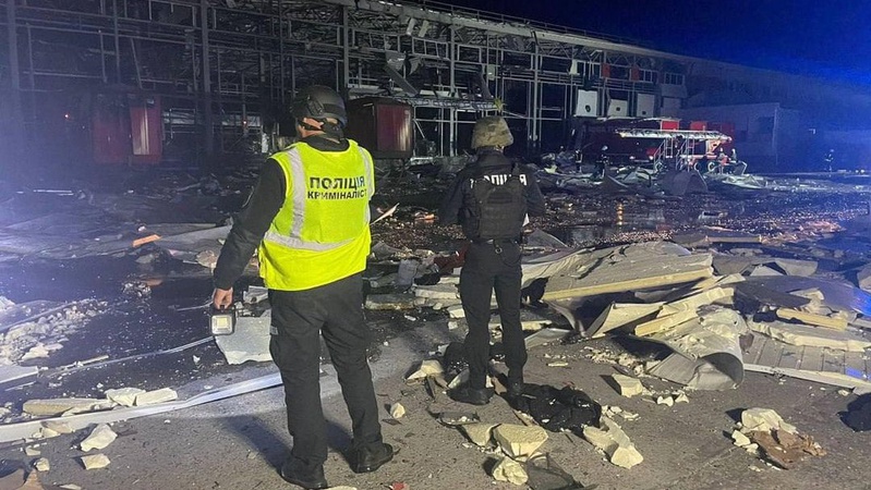 6 людей загинули внаслідок обстрілу росіянами термінала «Нової пошти» у Харківському районі