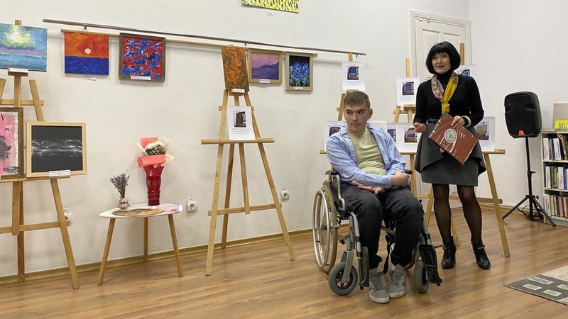 У Луцьку відкрилася виставка художника з ДЦП