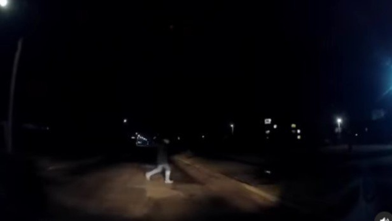 У Нововолинську водій ледь не збив пішохода. ВІДЕО