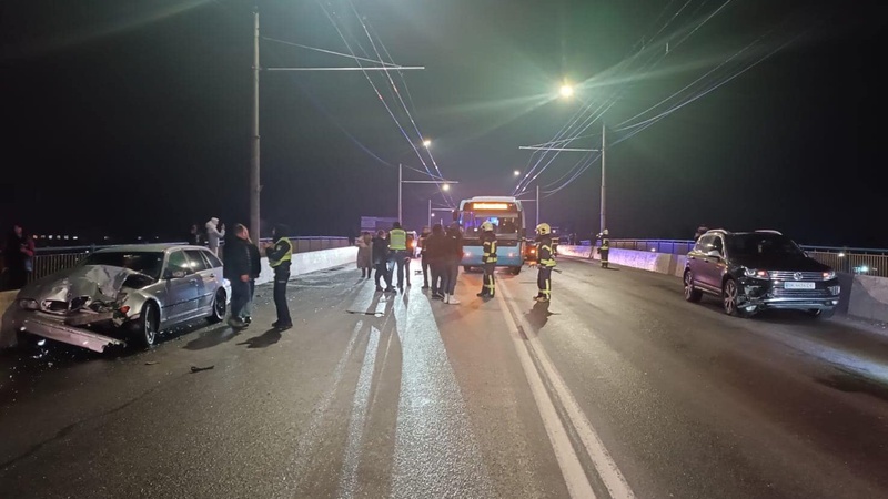 У Луцьку сталася масштабна ДТП: зіткнулися понад 10 автомобілів. ФОТО. ВІДЕО