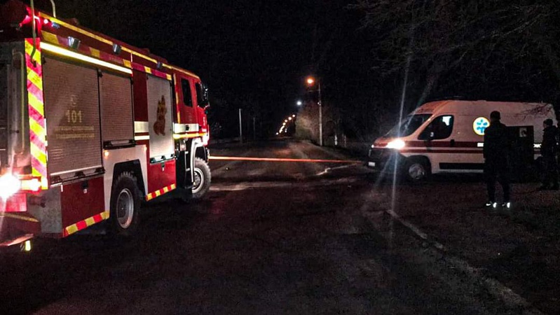 На Волині вночі застрягла «швидка»: працювали рятувальники