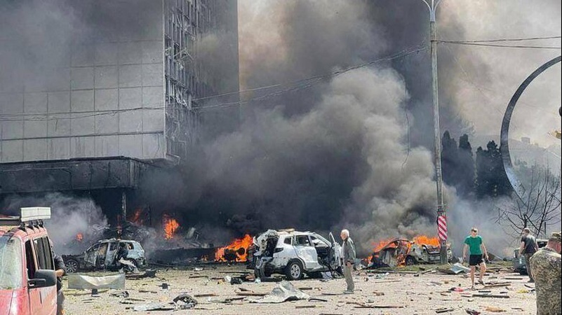 Ракетний удар по Вінниці: є поранені й загиблі, серед яких – маленька дитина