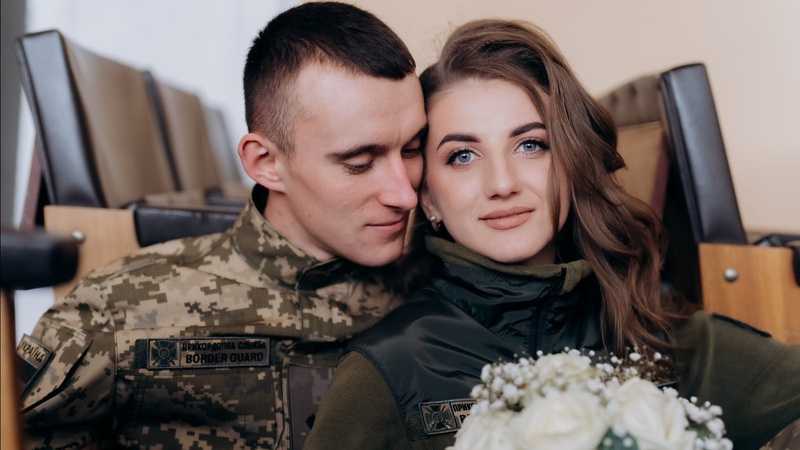 Кохання серед війни: на Волині поєднали серця закохані військові Неля та Михайло