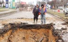 На Карпенка-Карого у Луцьку ліквідовують величезне провалля