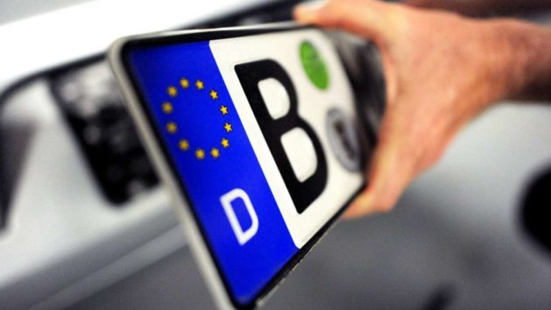 Президент Зеленський підписав закони про «євробляхи»