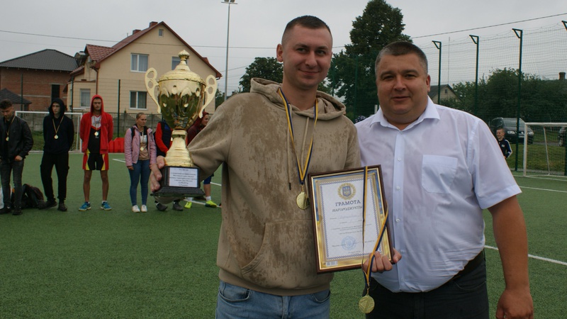 Змагалися та збирали гроші для ЗСУ: як у Рожищі відзначали День молоді