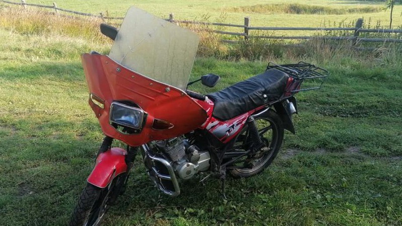 У селі на Волині злодії вдерлися в гараж й поцупили мотоцикл